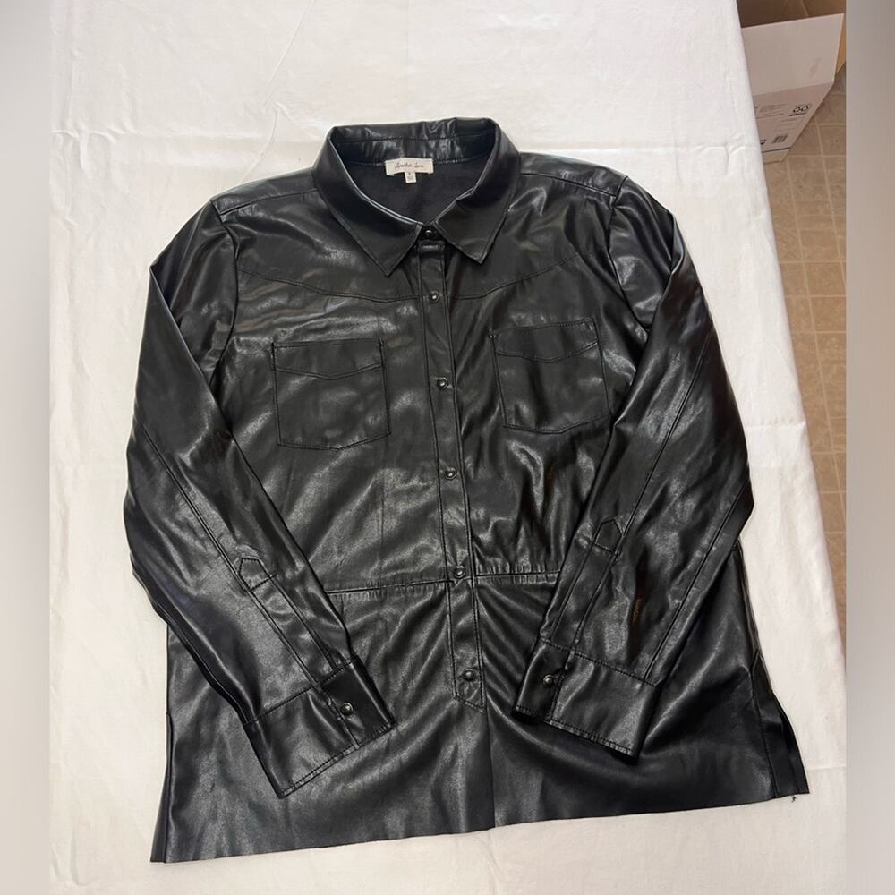 Woman's Black‎ leather snap button long sleeve shirt